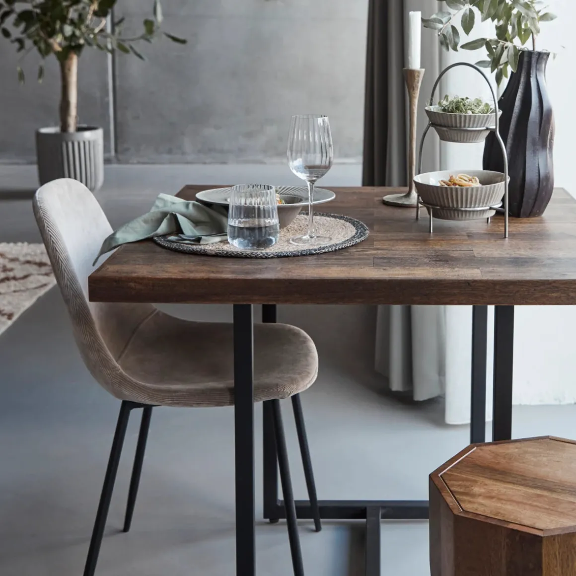 Dining table, HDTnak, Nature